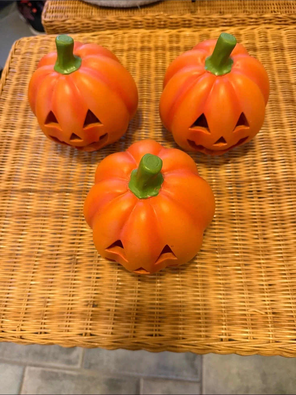 3 Orange Jack-o'-Lantern Pumpkins need LR 44 1.5vx3 batteries like new
